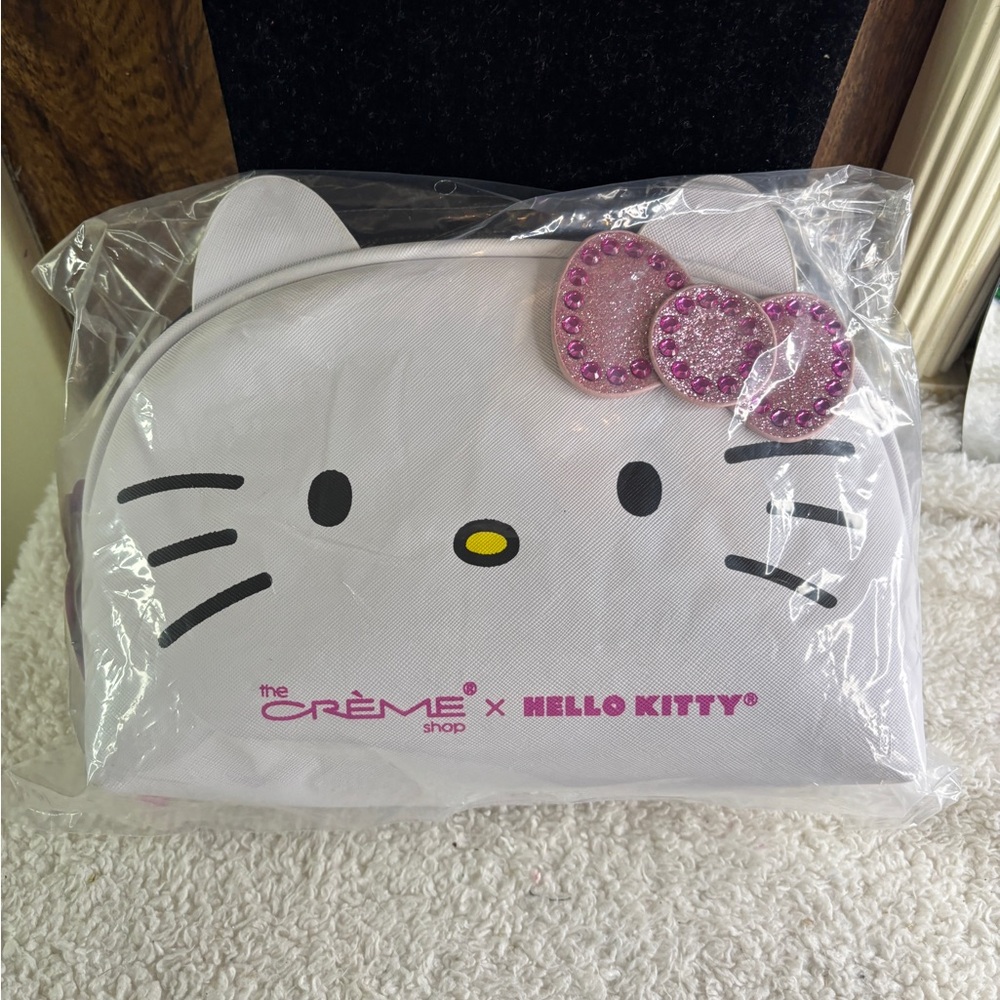 Creme Hello Kitty White Cosmetic Bag Large size NWT